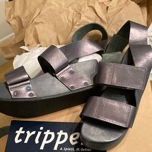 Tripped platform leather sandals in European size 38.